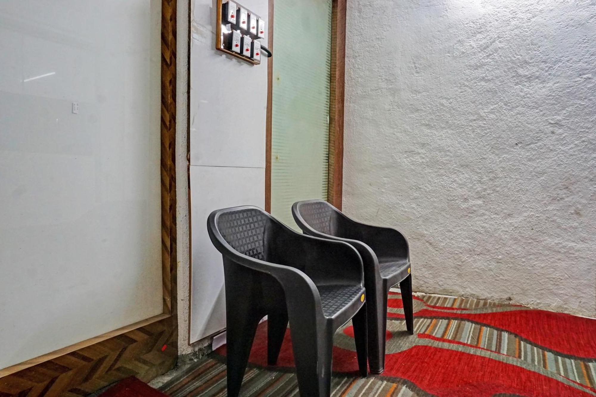Oyo 820503 Lotus Lodge And Guest House Kharakvasla Exterior photo